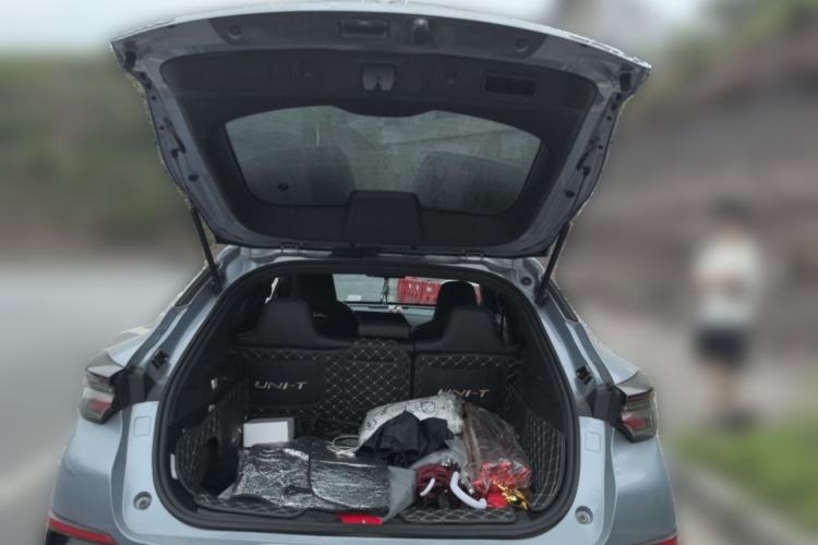Used CHANGAN UNI-T 2022 1.5T Prestige Version Trunk