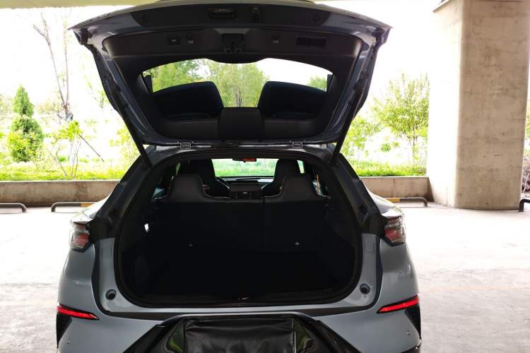 Used CHANGAN UNI-T 2022 1.5T Sport Edition Flagship Version Trunk