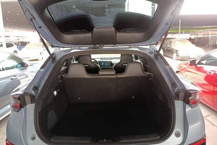 Used CHANGAN UNI-T 2022 2.0T Prestige Version Trunk