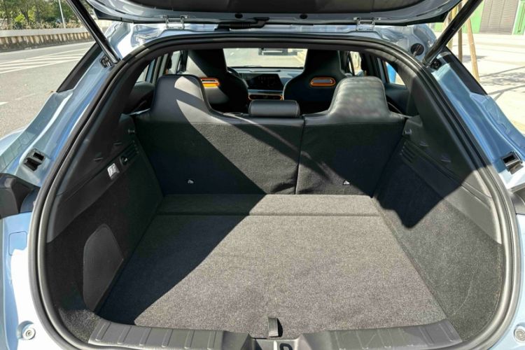 Used CHANGAN UNI-T 2022 1.5T Sport Edition Flagship Version Trunk