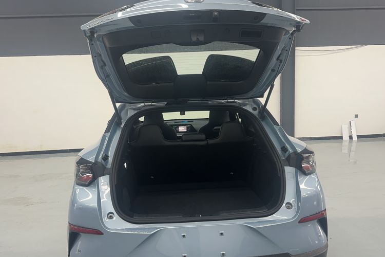 Used CHANGAN UNI-T 2022 2.0T Prestige Version Trunk