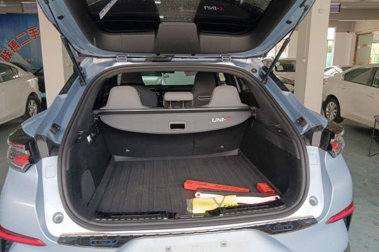 Used CHANGAN UNI-T 2022 1.5T Prestige Version Trunk