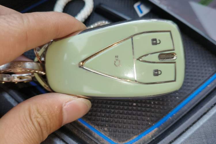 Used CHANGAN UNI-T 2022 2.0T Prestige Version Vehicle Key