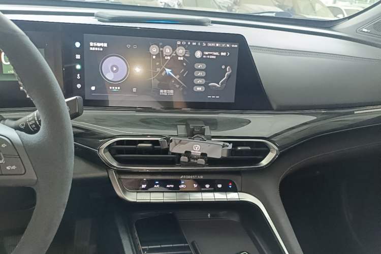 Used CHANGAN UNI-T 2022 1.5T Flagship Edition Audio And AC Panel