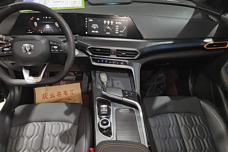 Used CHANGAN UNI-T 2022 1.5T Prestige Version Audio And AC Panel