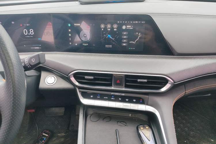 Used CHANGAN UNI-T 2022 1.5T Prestige Version Audio And AC Panel