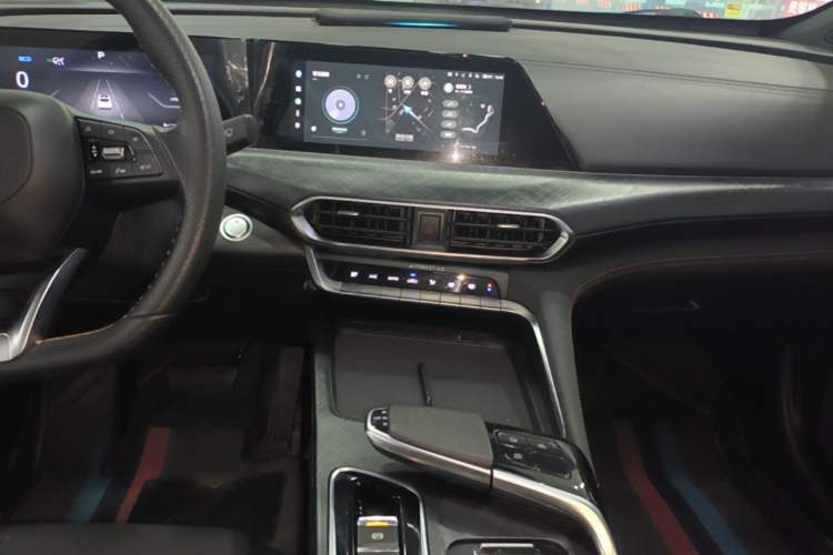 Used CHANGAN UNI-T 2022 1.5T Prestige Version Audio And AC Panel