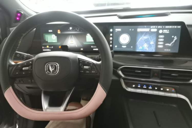 Used CHANGAN UNI-T 2022 1.5T Flagship Edition Center Console
