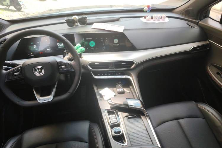 Used CHANGAN UNI-T 2022 1.5T Excellence Model Center Console