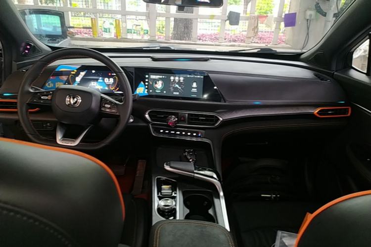 Used CHANGAN UNI-T 2022 1.5T Luxury Edition Center Console