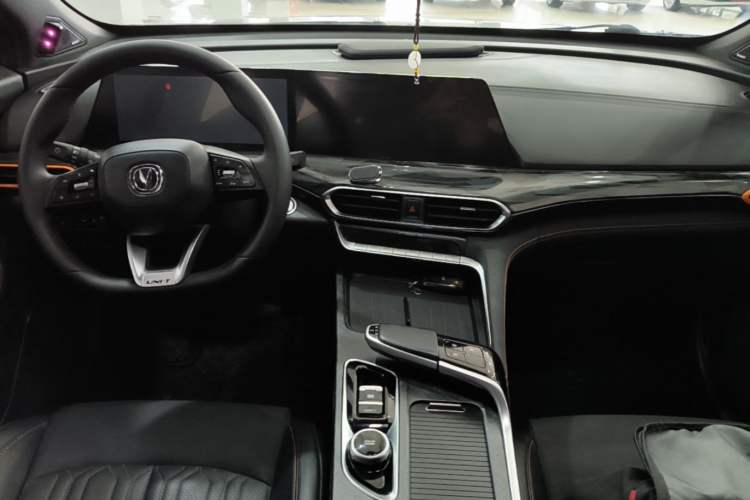 Used CHANGAN UNI-T 2022 2.0T Flagship Edition Center Console