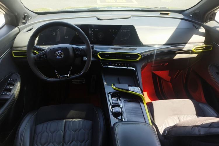 Used CHANGAN UNI-T 2022 1.5T Sport Edition Flagship Version Center Console