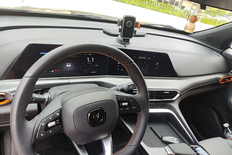 Used CHANGAN UNI-T 2022 1.5T Luxury Edition Center Console