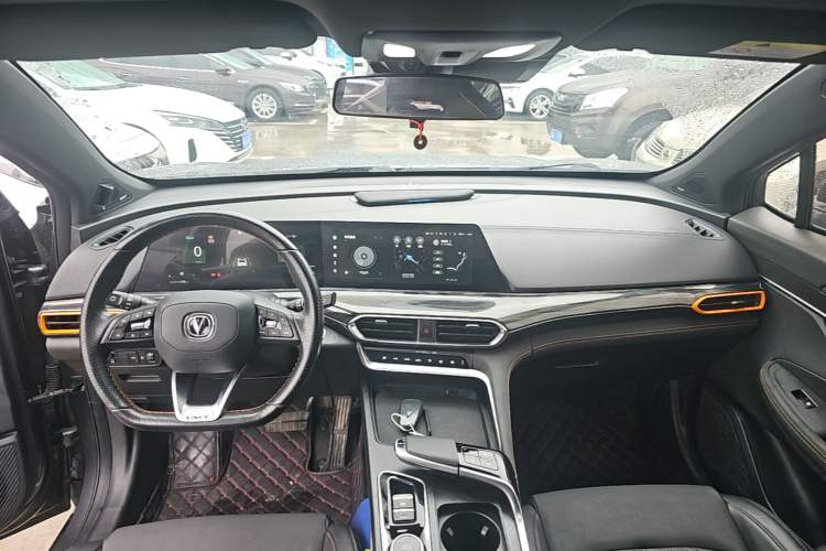Used CHANGAN UNI-T 2022 1.5T Flagship Edition Center Console