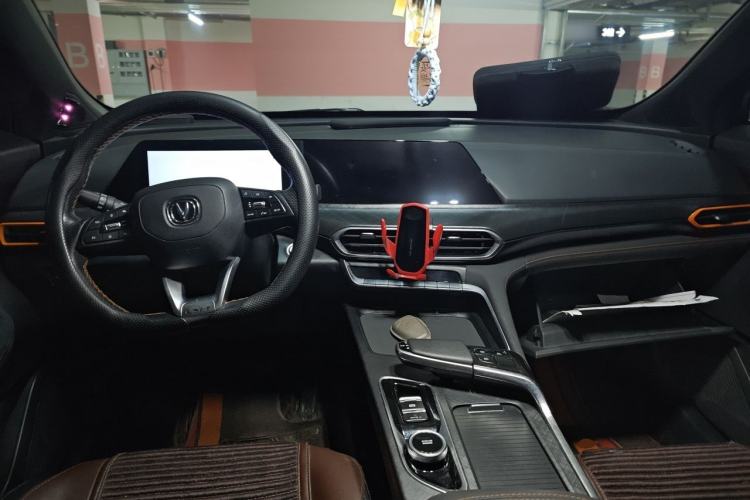 Used CHANGAN UNI-T 2022 1.5T Flagship Edition Center Console
