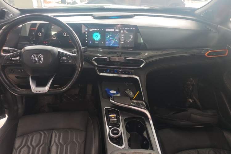 Used CHANGAN UNI-T 2022 1.5T Flagship Edition Center Console