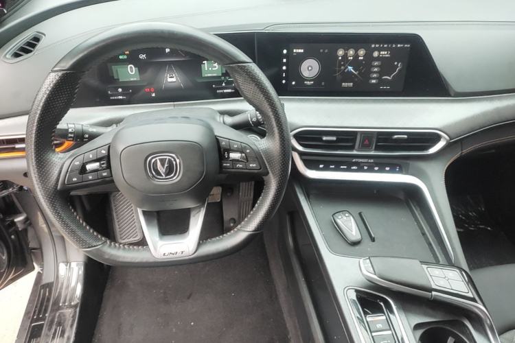 Used CHANGAN UNI-T 2022 2.0T Prestige Version Center Console