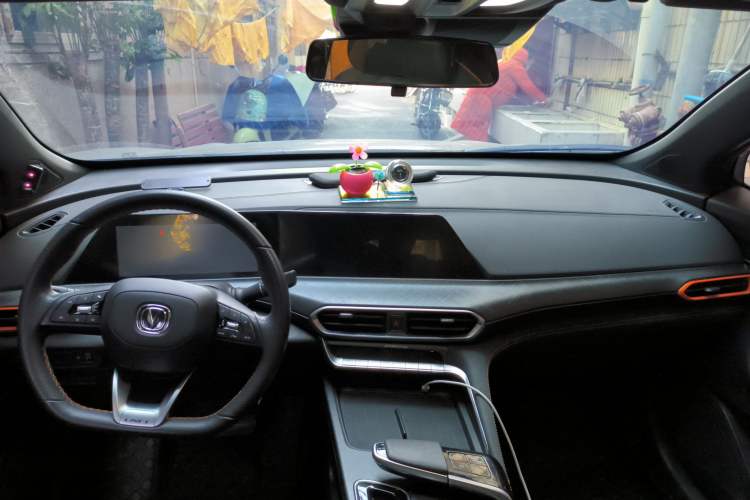 Used CHANGAN UNI-T 2022 1.5T Prestige Version Center Console