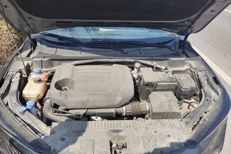 Used CHANGAN UNI-T 2022 2.0T Prestige Version Engine Bay