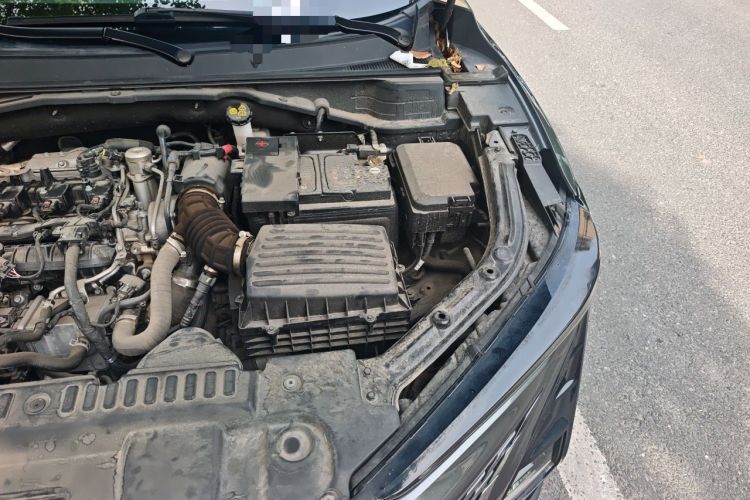 Used CHANGAN UNI-T 2022 1.5T Prestige Version Engine Bay Left