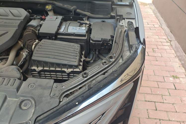 Used CHANGAN UNI-T 2022 1.5T Prestige Version Engine Bay Left