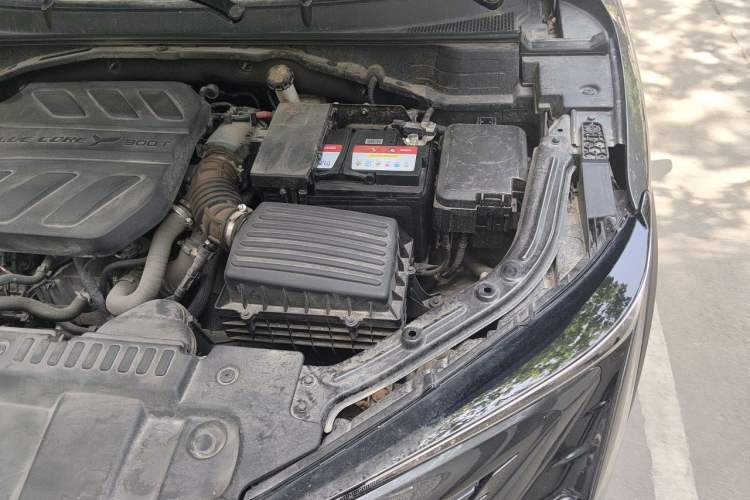 Used CHANGAN UNI-T 2022 1.5T Prestige Version Engine Bay Left