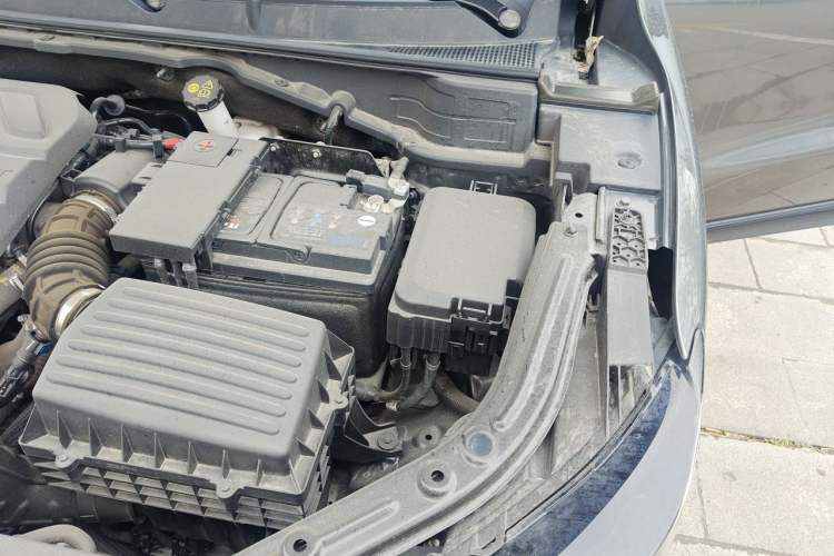 Used CHANGAN UNI-T 2022 1.5T Prestige Version Engine Bay Left