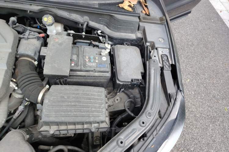 Used CHANGAN UNI-T 2022 1.5T Prestige Version Engine Bay Left