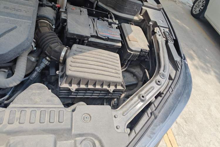 Used CHANGAN UNI-T 2022 1.5T Prestige Version Engine Bay Left