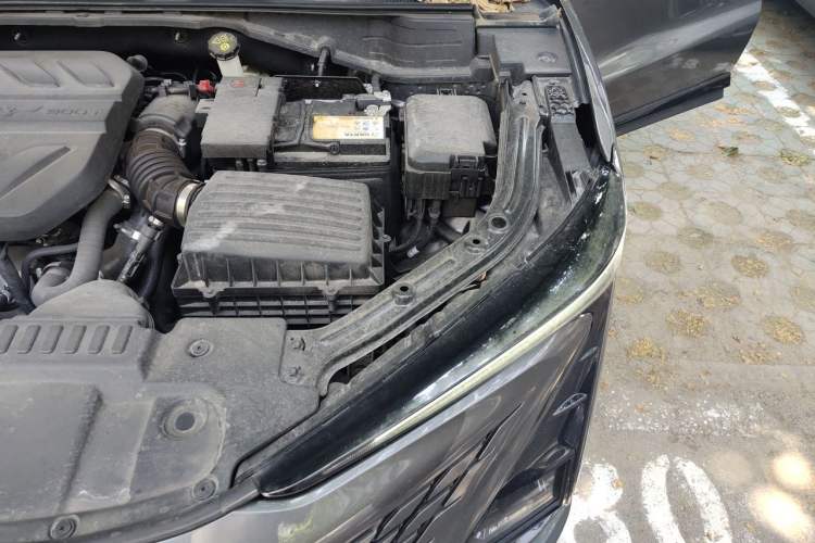 Used CHANGAN UNI-T 2022 1.5T Prestige Version Engine Bay Left