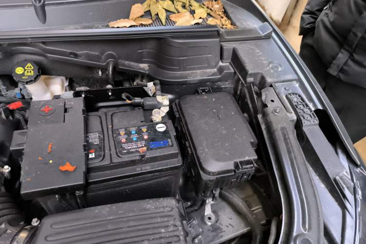 Used CHANGAN UNI-T 2022 1.5T Prestige Version Engine Bay Left