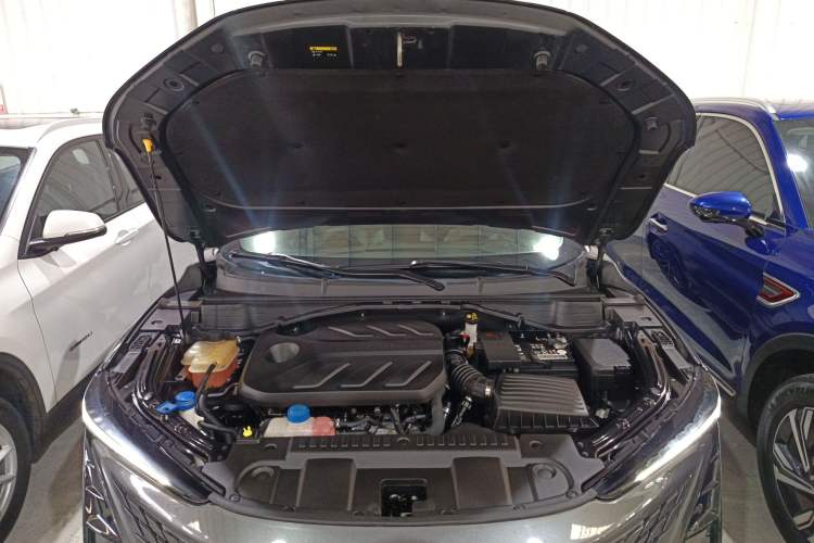 Used CHANGAN UNI-T 2022 1.5T Prestige Version Engine Bay