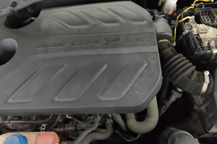 Used CHANGAN UNI-T 2022 1.5T Prestige Version Engine Bay