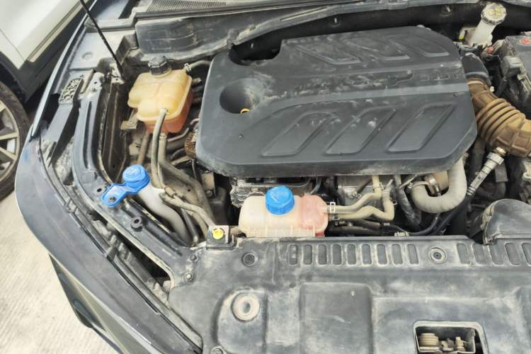 Used CHANGAN UNI-T 2022 1.5T Sport Edition Flagship Version Engine Bay Right