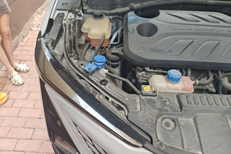 Used CHANGAN UNI-T 2022 1.5T Prestige Version Engine Bay Right