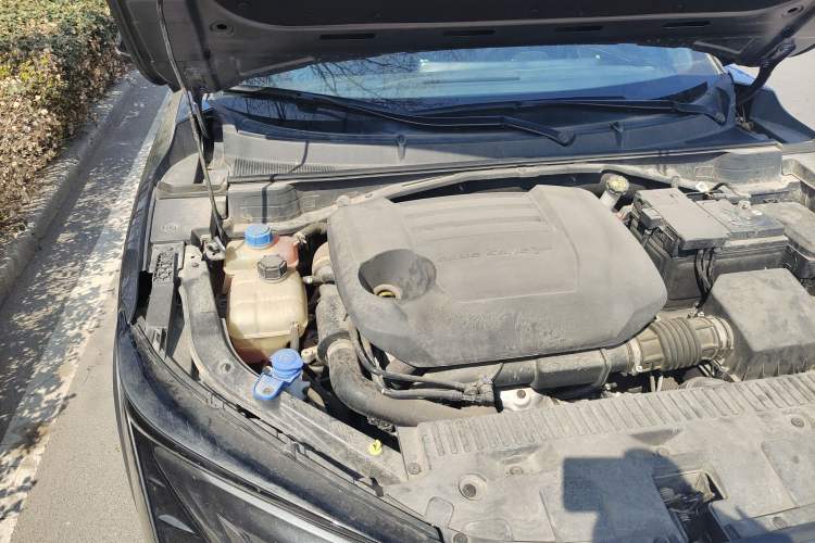 Used CHANGAN UNI-T 2022 2.0T Prestige Version Engine Bay Right