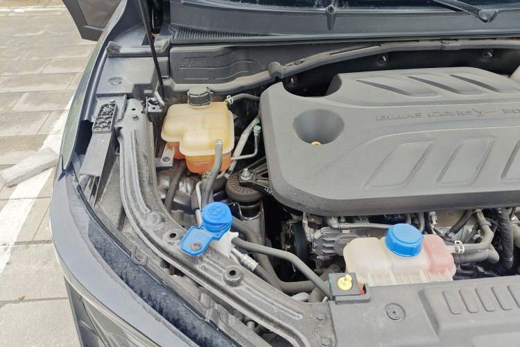 Used CHANGAN UNI-T 2022 1.5T Prestige Version Engine Bay Right