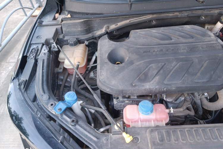 Used CHANGAN UNI-T 2022 1.5T Prestige Version Engine Bay Right