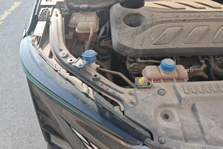 Used CHANGAN UNI-T 2022 1.5T Sport Edition Premium Version Engine Bay Right