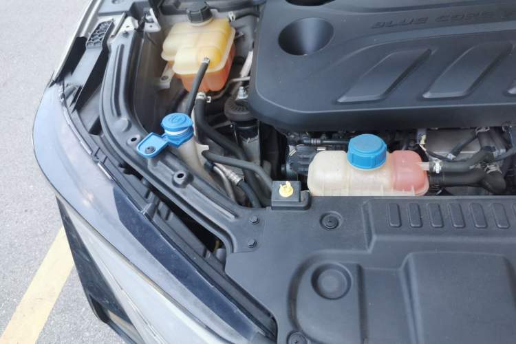 Used CHANGAN UNI-T 2022 1.5T Flagship Edition Engine Bay Right