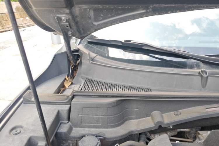 Used CHANGAN UNI-T 2022 1.5T Prestige Version Engine Bay Right