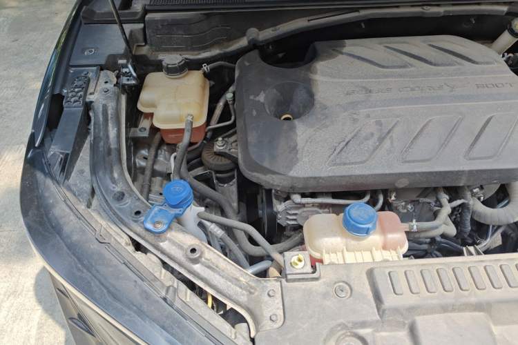 Used CHANGAN UNI-T 2022 1.5T Prestige Version Engine Bay Right