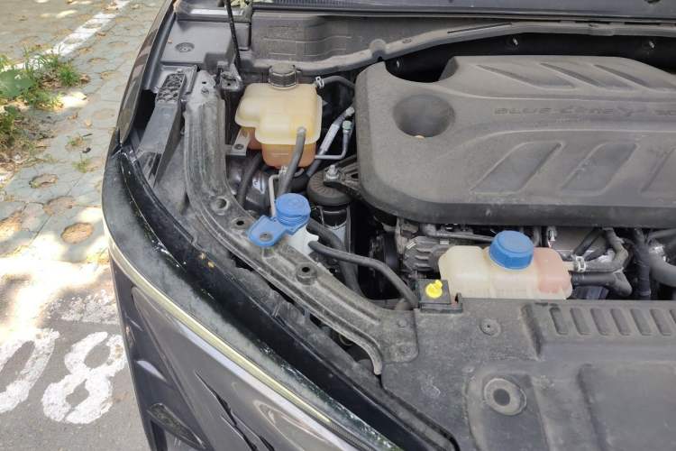Used CHANGAN UNI-T 2022 1.5T Prestige Version Engine Bay Right