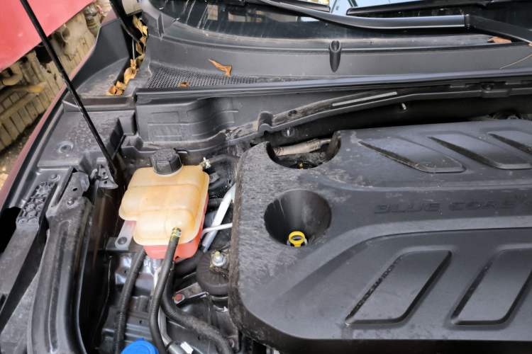 Used CHANGAN UNI-T 2022 1.5T Prestige Version Engine Bay Right