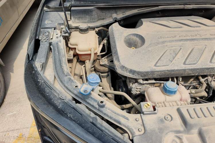 Used CHANGAN UNI-T 2022 1.5T Prestige Version Engine Bay Right