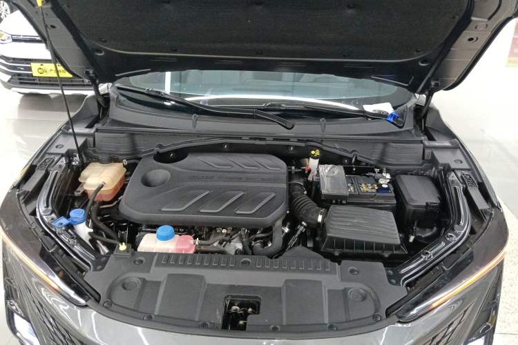 Used CHANGAN UNI-T 2022 1.5T Luxury Edition Engine Bay
