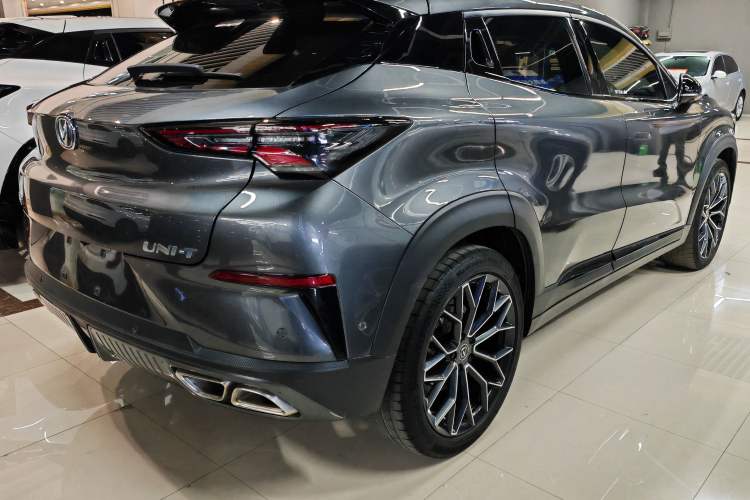 Used CHANGAN UNI-T 2022 1.5T Flagship Edition Exterior 4