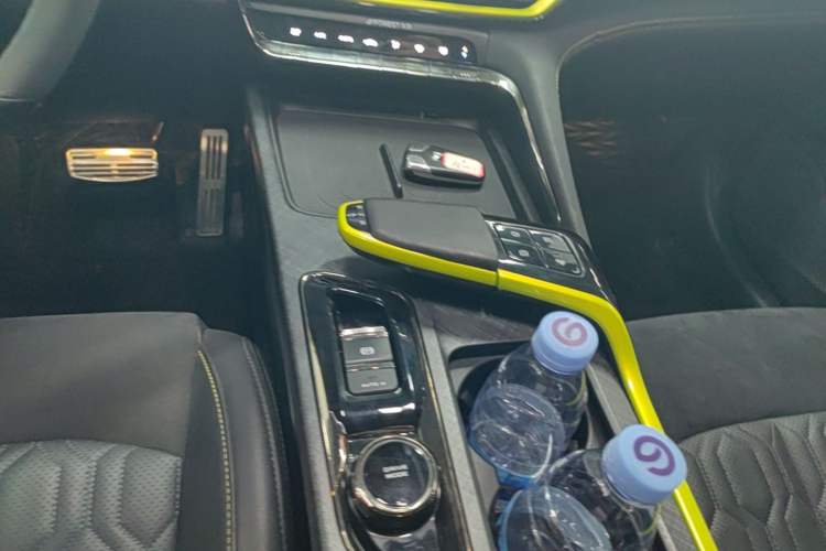 Used CHANGAN UNI-T 2022 1.5T Sport Edition Flagship Version Gear Lever