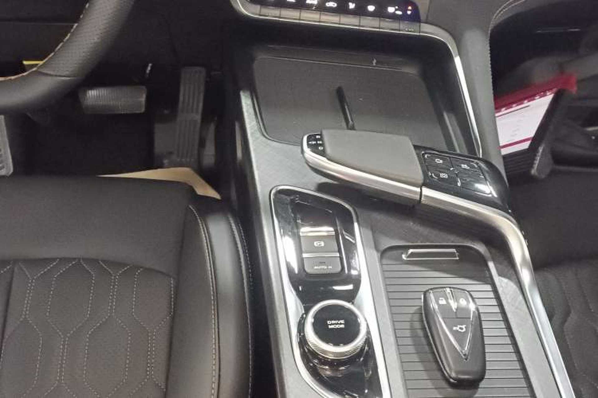 Used CHANGAN UNI-T 2022 1.5T Luxury Edition Gear Lever