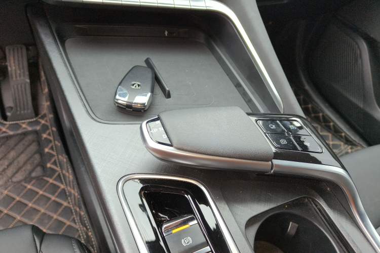 Used CHANGAN UNI-T 2022 1.5T Flagship Edition Gear Lever